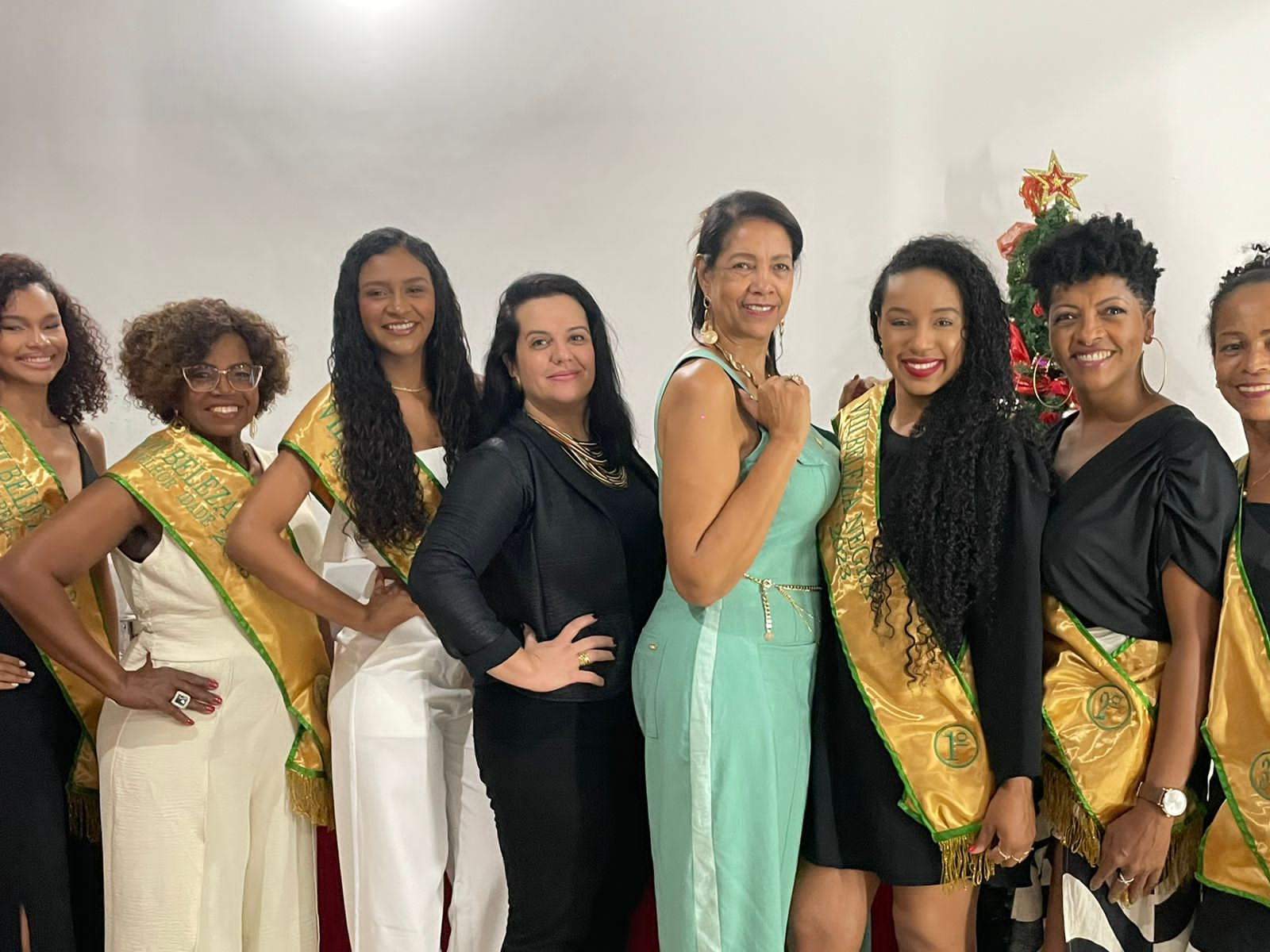 006-MARIA LUIZA ,COM A VEREADORA THAIS ANDRADE E AS CANDIDATAS VENCEDORAS 2023